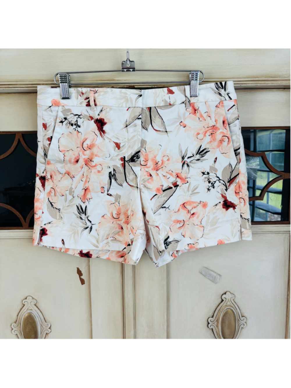 EUC White House Black Market 5” Floral Shorts | Sz: 6